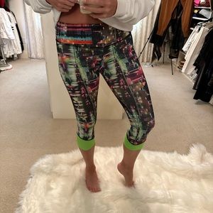 Onzie / Skyline City Lights Capri Cropped Legging / Sz S/M